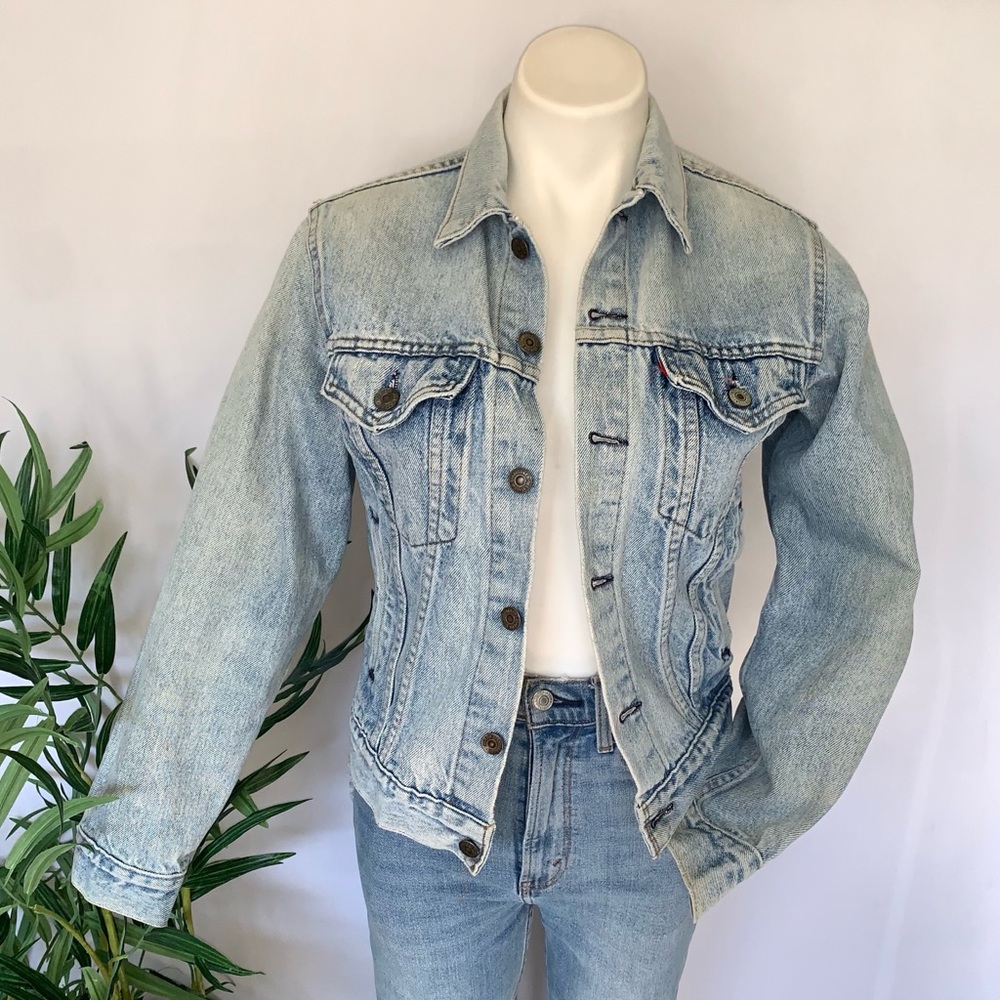 v i n t a g e :: Levis Denim Jacket Distressed Light Wash